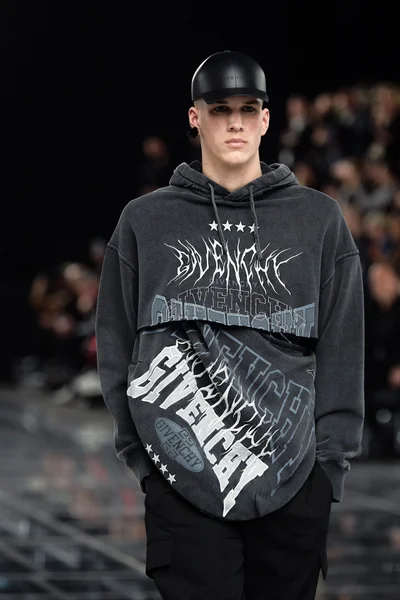 Look 32